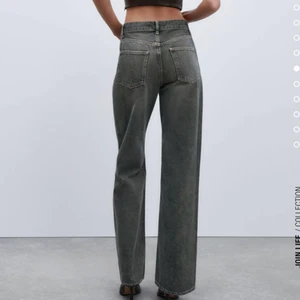 gråa zara jeans - superfina jeans i nyskick från zara, helt slutsålda på hemsidan🤎 