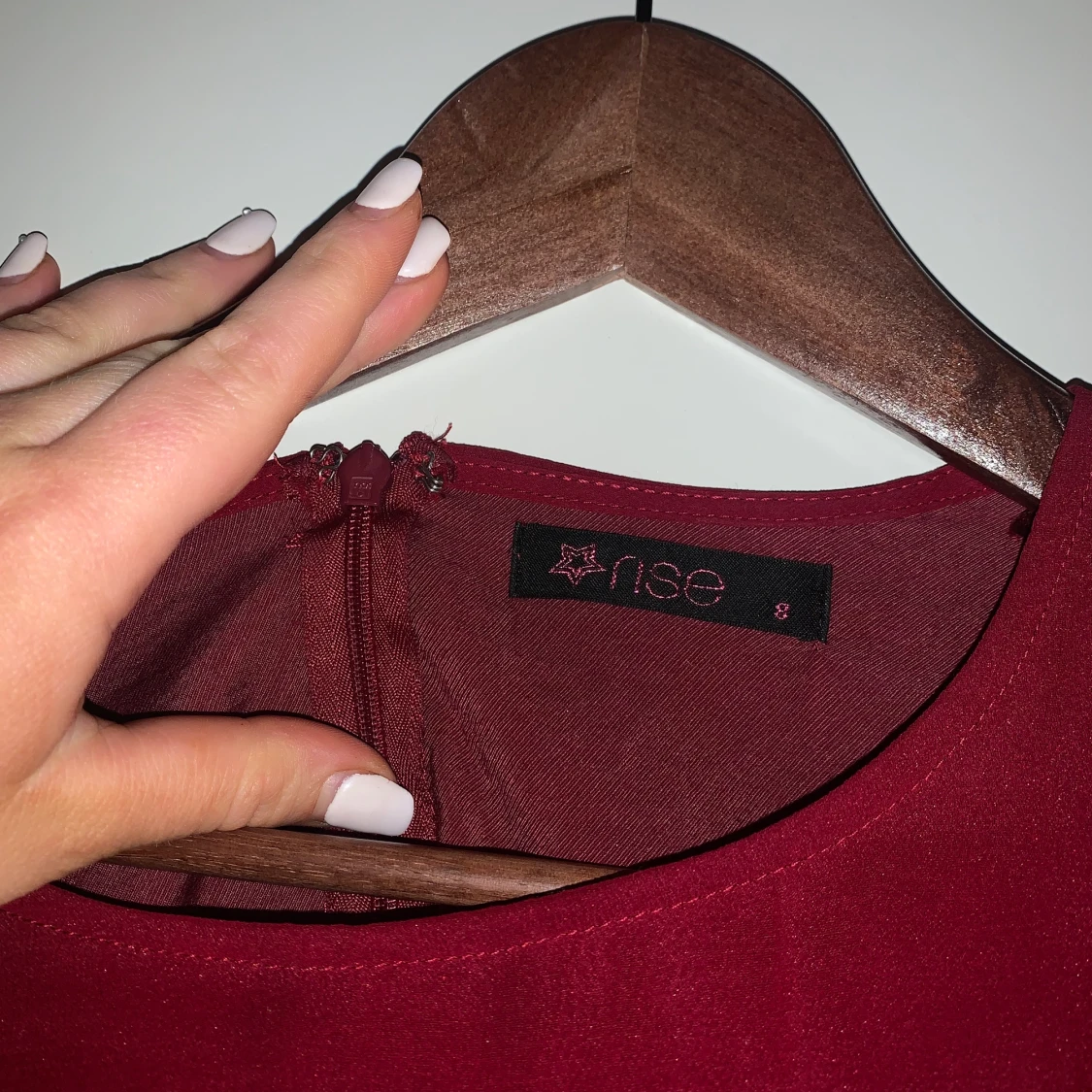 Röd Kläning med stenar - 91