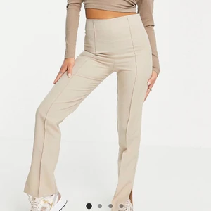 Kostymbyxor  - Skitsnyggga petie kostymbyxor men tyvärr försmå runt midjan, aldrig använt byxorna bara testat. 