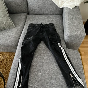 Zara byxor - Byxor från zara