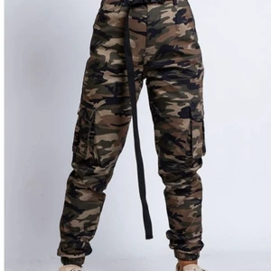 Byxor  - Säljer dessa byxor ifrån madlady som är helt oanvända. 350kr plus frakt.