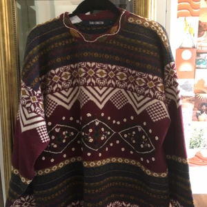 Vintage stickad tjocktröja  - Superfin vintage tjocktröja som tyvärr inte kommer till användning. Står storlek S men är ganska stor. Köpt från asos marketplace 🌻