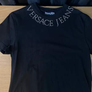 Versace Jeans couture t-shirt. Använd men bra skick. Nypris 979kr