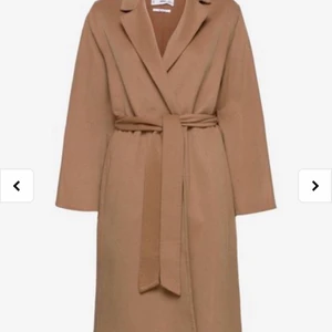 Kappa beige  - Helt oanvänd kappa från mango. Färgen är beige/brun🥰 storlek M, finns i Jönköping annars står köparen för frakt💛