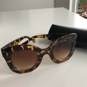 Solglasögon - Skit snygga solglasögon, använt mycket men kommer inte till användning just nu❤️