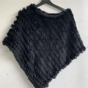 Pälsponcho - Aldrig använd och den är äkta