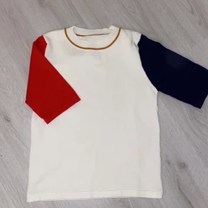 vit tröja 💌 - vit tröja med olika färgade ärmar!! (skriv för fler bilder + info)