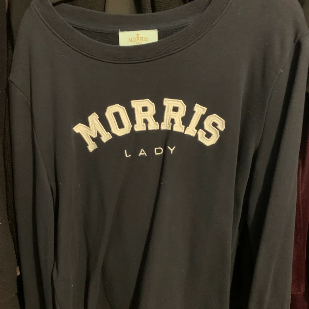Mörkblå Morris Lady sweatshirt i storlek S men passar M och L💙. Tröjor & Koftor.