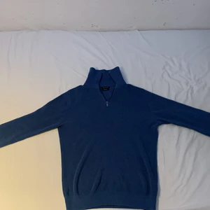Massimo Dutti Zip Tröja Blå - Massimo dutti Zip Tröja                                                                      Köpt för 850kr                                                                                       Storkel M 