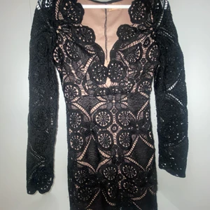 Klänning från Nelly  - Säljer denna klänning strl 36, endast använd några timmar, som ny!! 