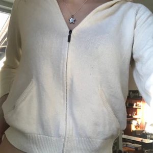 Vit kofta - Fin kräm vit kofta med mjukt material.  