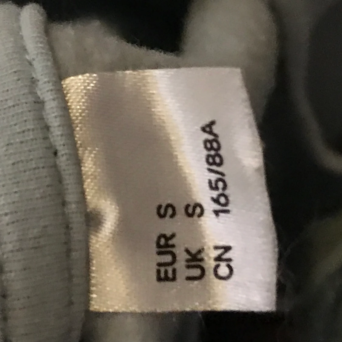 Blå tröja med ängel tryck på i strlk S - 90