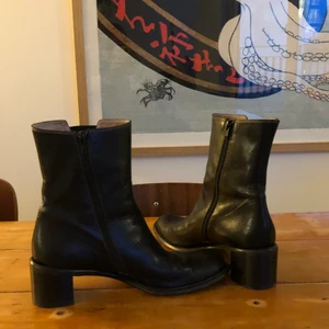 Vintage leather boots - Black leather boots in very good condition - bought them in one of my favourite vintage shops in Berlin but they are unfortunately a bit too big - fits a size 39/40 🦋