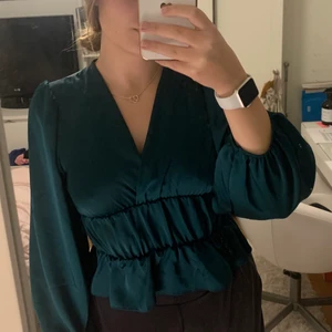 Topp - Jättefin tröja som passar till mycket. Endast testad. Köparen står för frakt 