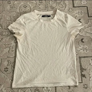 Basic T-shirt - Basic t-shirt i fint skick!
