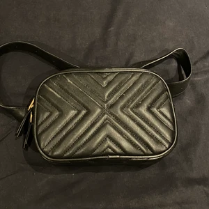 Midjeväska  - Snygg midjeväska i bra skick. Aldrig använd 