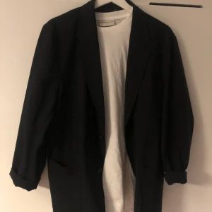 Tiger of sweden svart kavaj - Tunn och enkel kavaj från tiger, storlek M-L. 