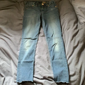 Jeans - Super fina jeans ifrån hm använda bara få tal gånger. Köparen står för frakten 