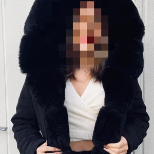  Faux fur jacka - Varm och mysig jacka som jag köpte förra vintern. Köpte den för 2000kr på Chelsea (skicket är fint).