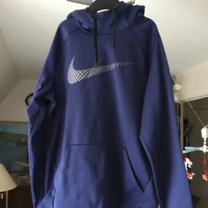 Unisex åkta Nike tröja  - I mycket bra skick och passar till båda kön.passarxs- l