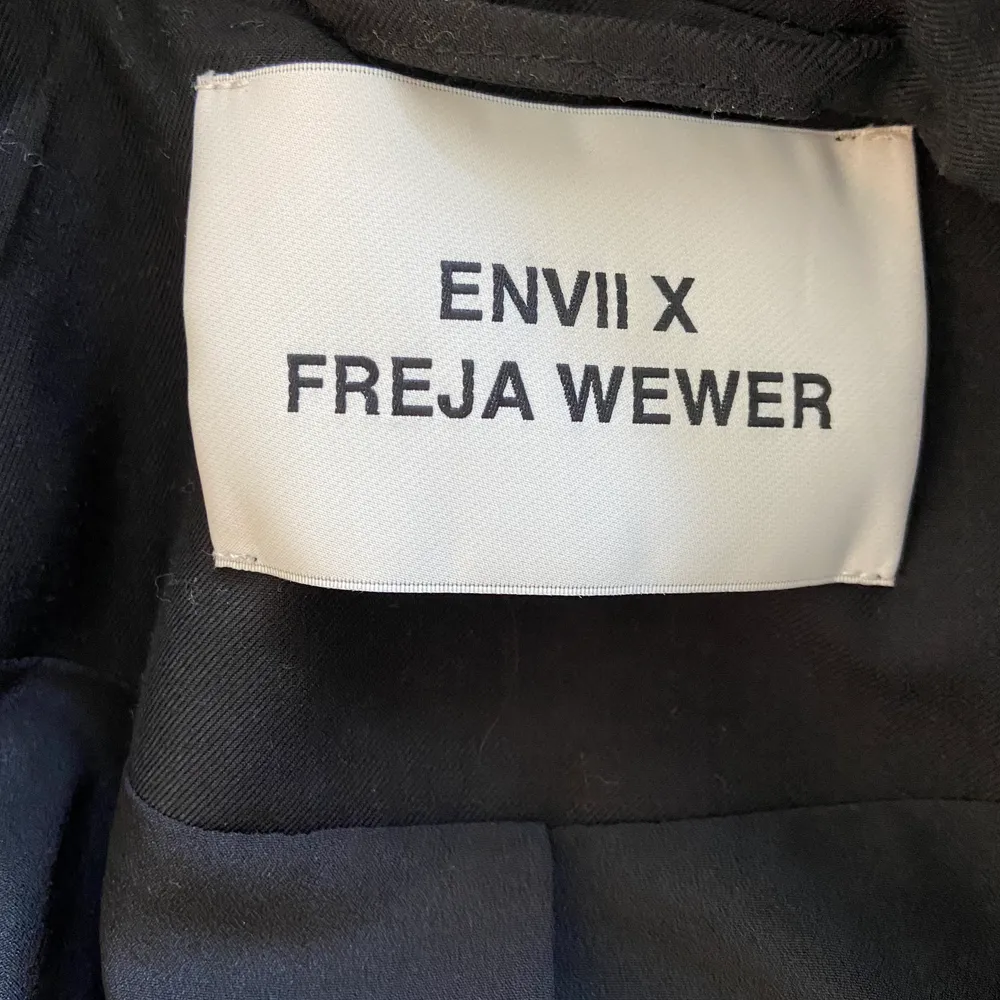 Collab with Freja Wewer & Envii. Only worn a couple of times. Limited edition suit. . Kostymer.