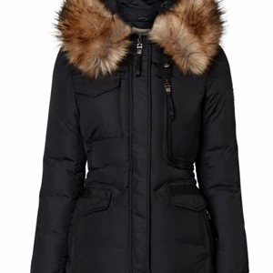  vinter jacka  - Jätte fin vinterjacka , ny skick och är väldigt varm och fin. Den är i ny skick då jag bara andvändt den ett par gånger. Retur stödja ej och kan mötas upp