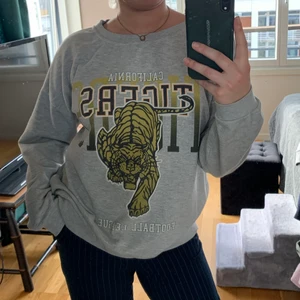 Sweater  - Snygg och skön sweater, lite oversized! 