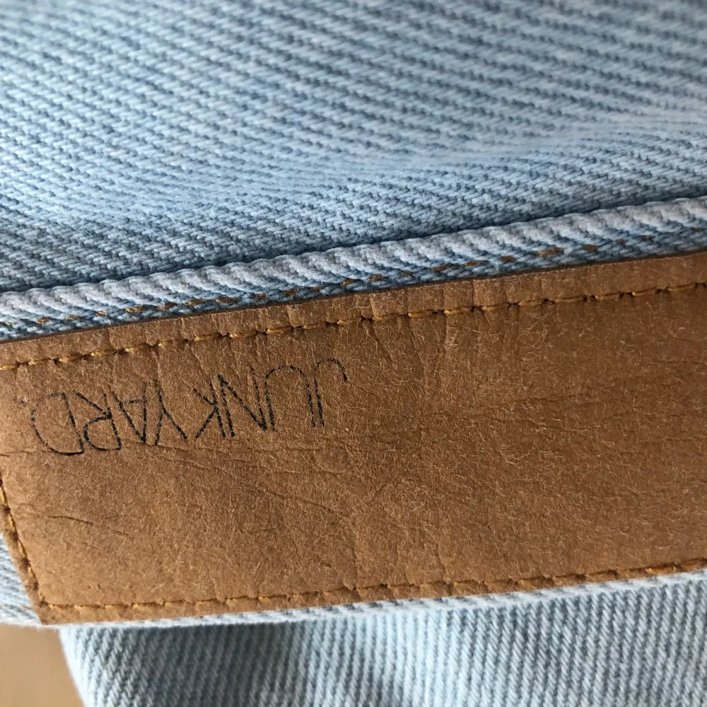 Jättefina junkyard jeans i storlek 26❤️‍🔥❤️‍🔥använder de inte då de är för små för mig❤️‍🔥❤️‍🔥. Jeans & Byxor.