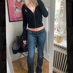 SVART RALPH LAURENT  - svart Ralph Laurent zip. Super snygg med ett rosa logga. Tyvärr för liten för mig!!!❤️