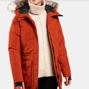 DOWN JACKET for 300. BRAND NEW!  - Brand New Everest Jacket bought at Stadium for 1599kr last year. Fresh from Dry Clean Shop. Selling for 300 + shipping otherwise meet up in Uppsala. 