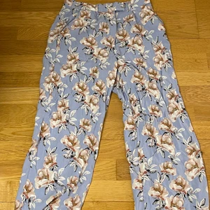 vida byxor med hög midja - har inte använt de då jag inte tycker de passade mig. priset kan diskuteras 