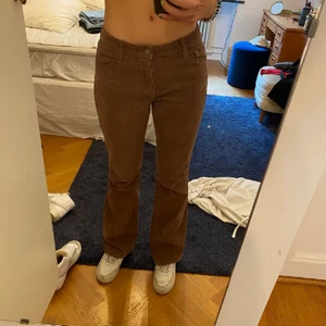 St xxs-s - Bruna, lågmidjade Manchester byxor som aldrig är använda pga för små för mig ❤️pris kan diskuteras >