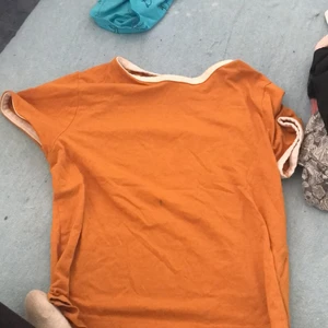 Gula t-shirts - Jätte fina  köp GÄRNA 