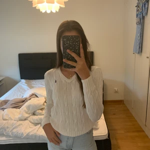 Äkta Polo tröja💗 - Super fin Polo tröja (äkta)❤️ har haft den fåtal gånger och kan såklart sänka pris men inte för mycket eftersom den är äkta!💗