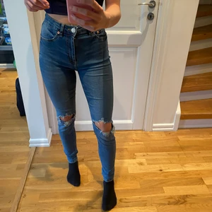 Jeans från lager 157  - Knappast använda o i bra skick. Använder inte längre, stretchiga. Köparen står för frakten. 