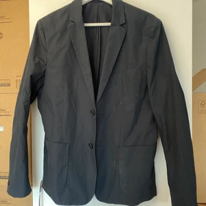 HM Oversize kavaj - Svart HM oversize kavaj i bra skick. Passar mig som har storlek S.