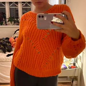 Stickadtröja  - En jätteskön löst stickad tröja från Hm!! Kan mötas upp i Stockholm annars tillkommer frakt🥰❣️