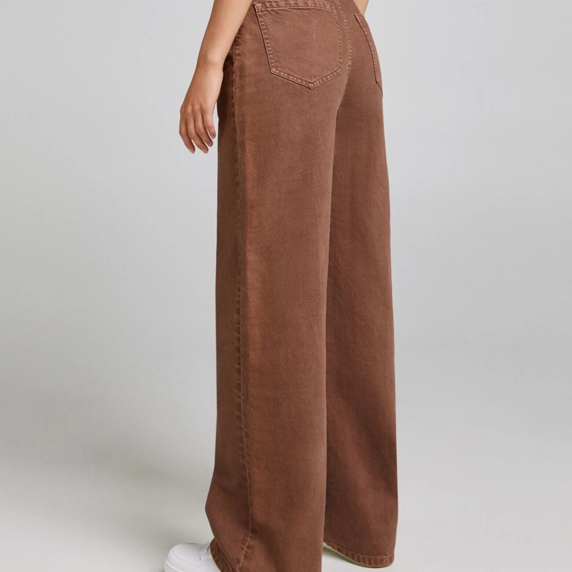 Bruna twillbyxor med vida ben - 90