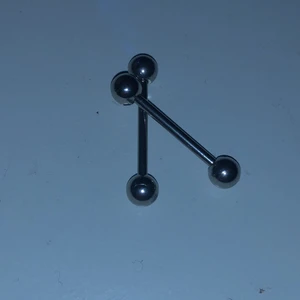 Piercingsmycke - Säljer dessa bridge piercing smycken! (13/14g)  (20kr/st)