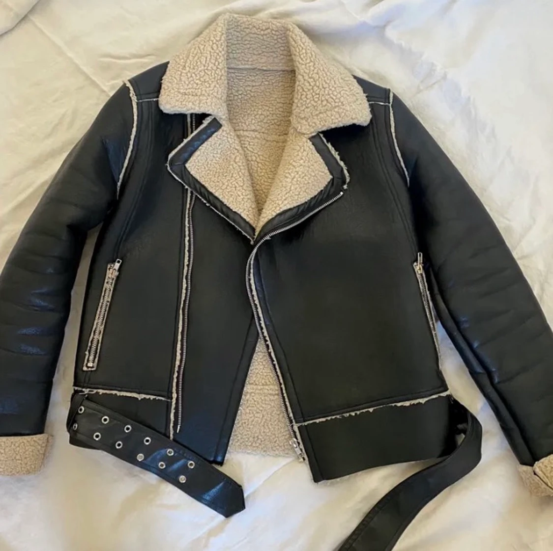 Skinn/biker jacka med Teddy i