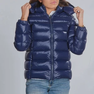 Ralph lauren  - Säljer min jacka från Ralph lauren i färgen blå. Storlek 12-14, (men är som XS/S)  nypris: 2095 mitt pris: 650, men priset kan diskuteras vid snabb affär 🥰