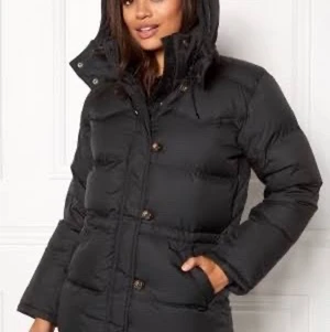 Boomerang vinterjacka - Strl xxs, passar S! Marinblå, använd men i bra skick. Kan gå ner i pris om så önskas.