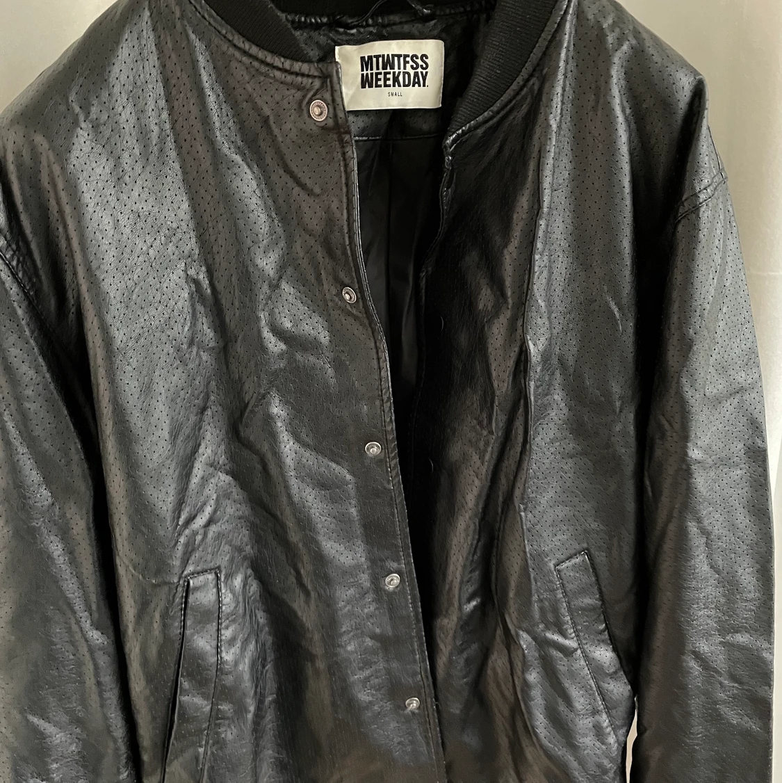 Bomberjacka i läderimitation - 91