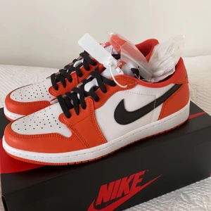 Air Jordan 1 Low Starfish - Hej! Säljer mina helt oanvända Jordan 1 Low Starfish. Skora är i storlek 43.