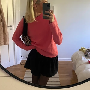 & other stories stickad tröja  - så fin stickad tröja från & other stories!! fint skick💕