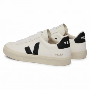 Veja skor - Ett par nya veja skor, helt oanvända med box och allt kvar!☺️