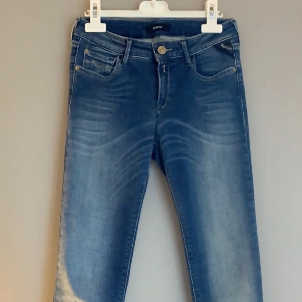 Snygga lågmidjade jeans som tyvärr inte passar, nyskick och stl 32. Jeans & Byxor.