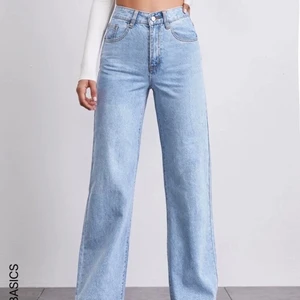 Jeans från shein  - Helt nya jeans från shein. Lite små i storleken! Har vanligtvis storlek s men tog en m i dom här och dom passar perfekt! Kontakta mig för mer bilder eller frågor. Kan fraktas💕✨