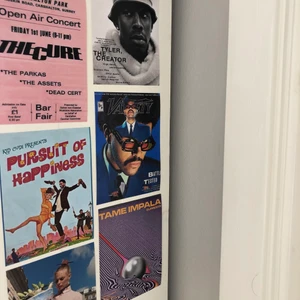 Posters  - Säljer dessa superfina posters med matt omslag i storlek 11x15 cm, 15 kr/st💕