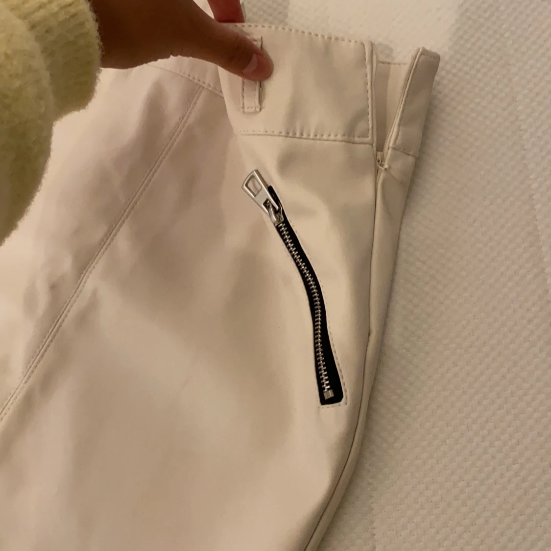 Vit läderkjol från Bershka strlk S - 91